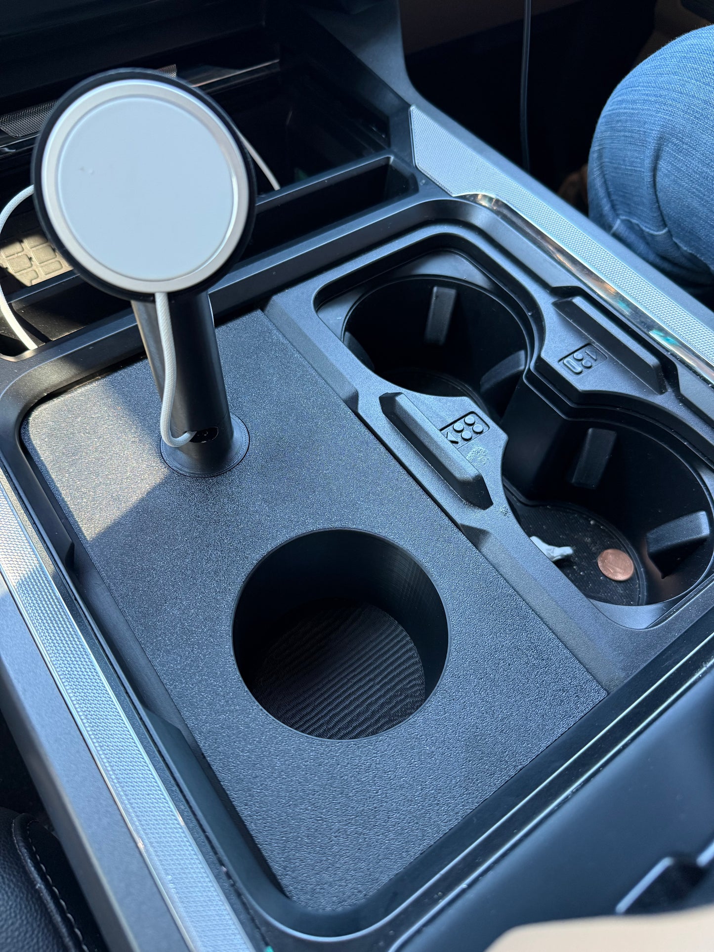 F250 F350 F450 premium 20W wireless charging phone holder installed